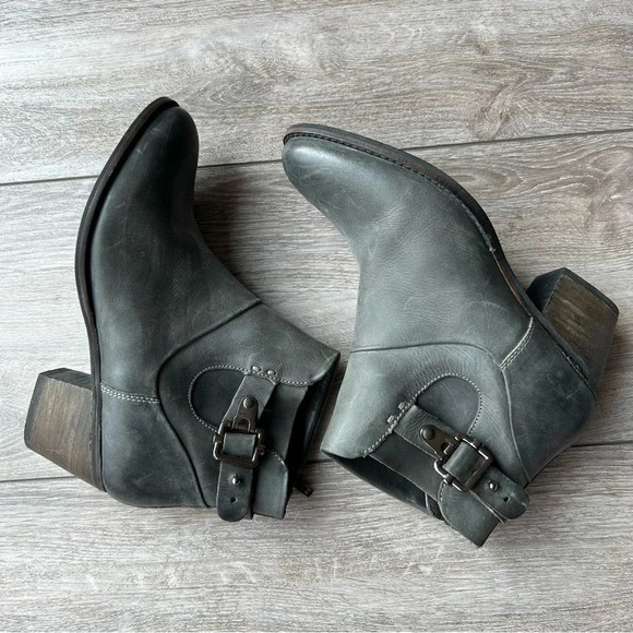Earth West Riverton Smooth Leather Ankle Bootie  in Oil Green - Picture 9 of 13